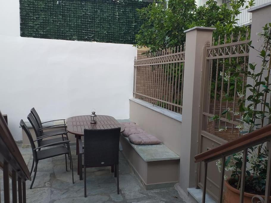 Aggeliki'S Place Detached Home With Yard/Parking 沃洛斯 外观 照片